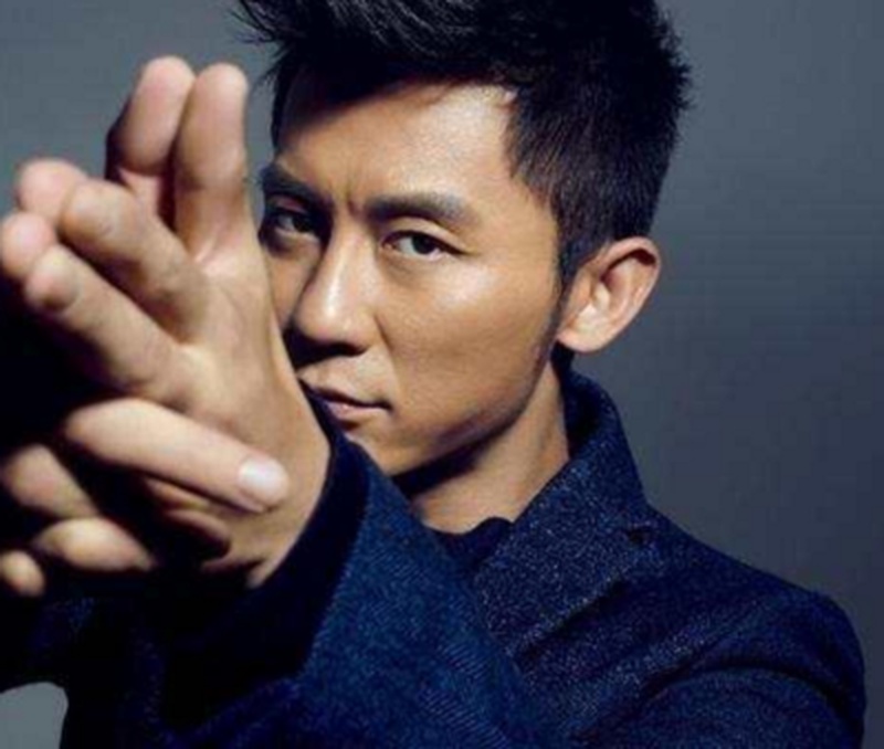 李晨